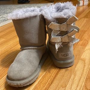 Ugg Bailey Bow polka dot bow toddler boots, size 11